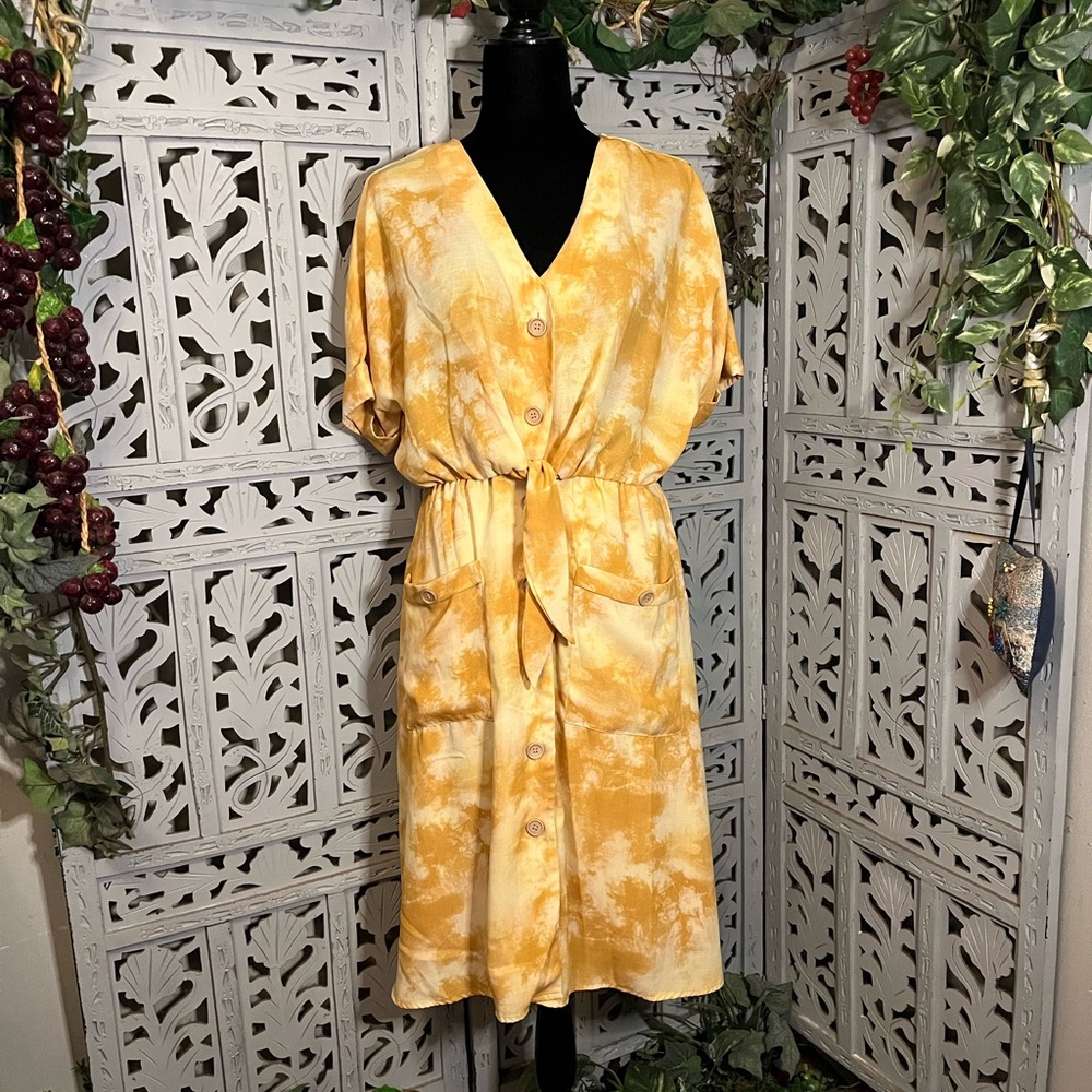 SUNSHINE YELLOW CLOUDY SHADES SHORT SLEEVE BLOUSY SHORT SLEEVE MIDI PLUS DRESS